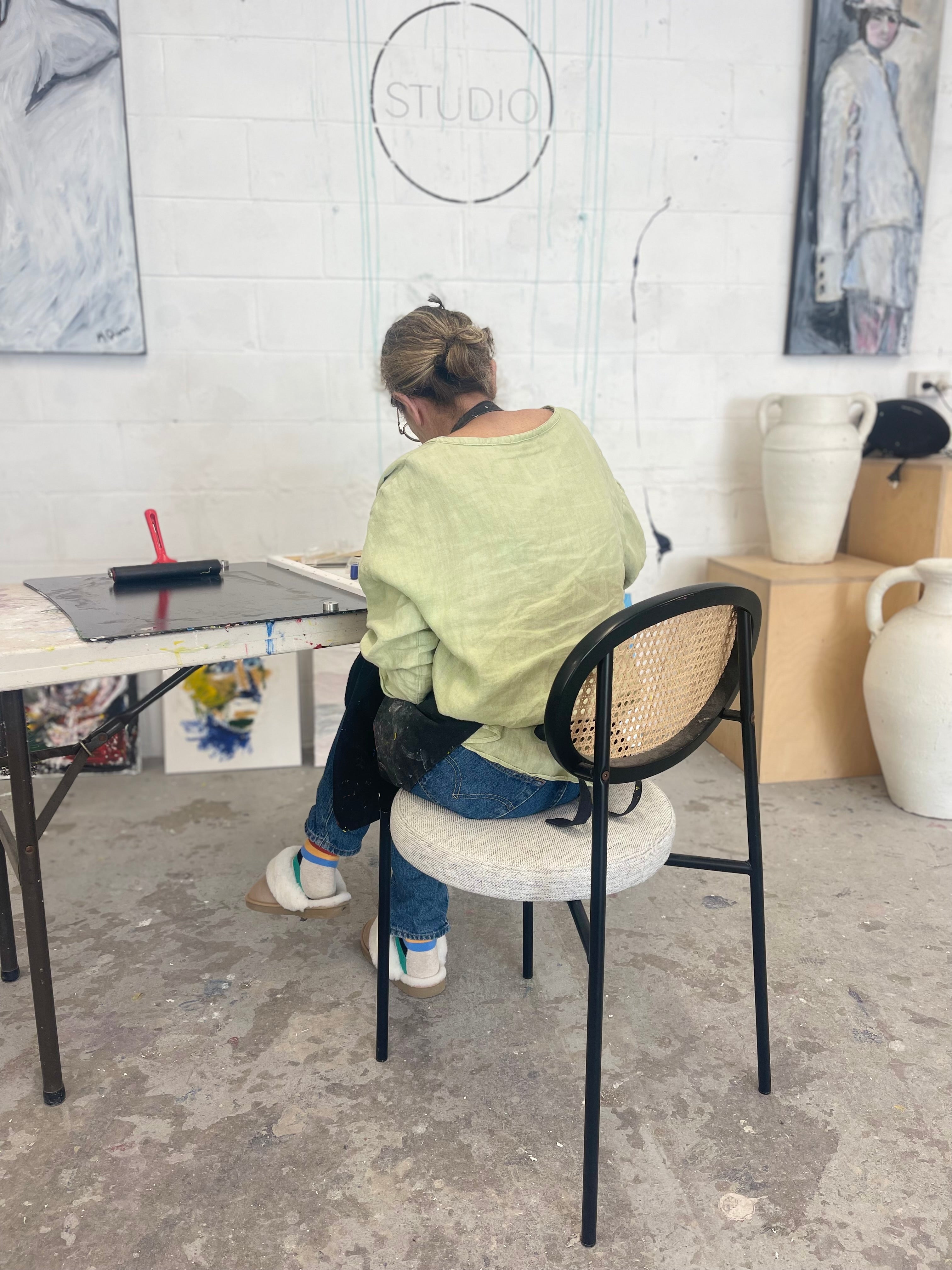 Artist Maree Quinn in her studio the sweet fine artist mermaid beach Gold Coast when she teaches Lino cuttting and printing